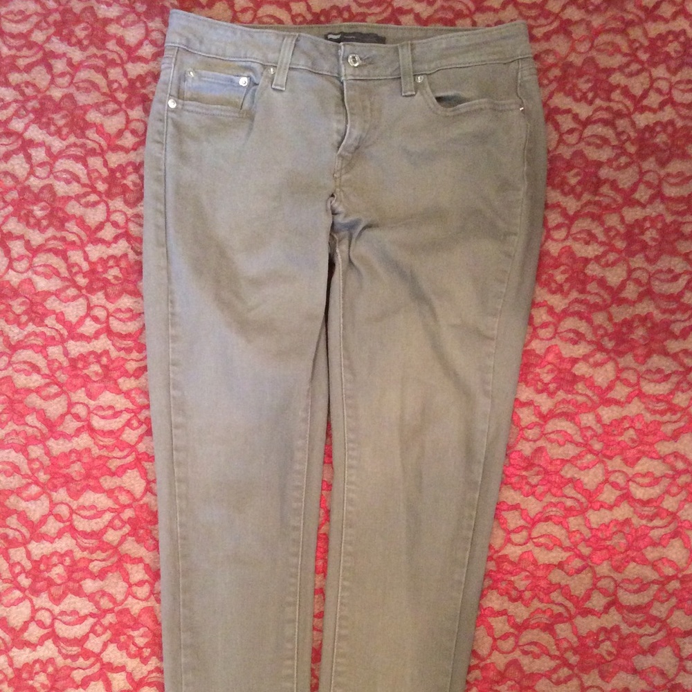 Levi’s, grayish jogging